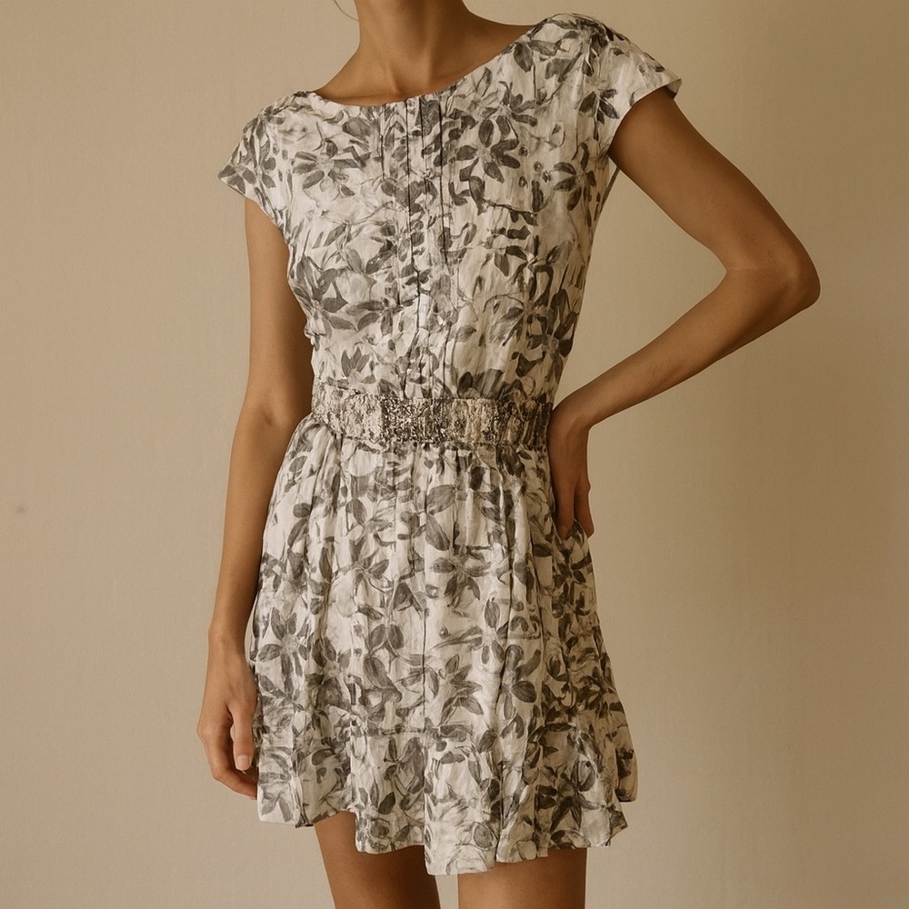 Patrizia Pepe White / Grey Floral Short Dress Size 6